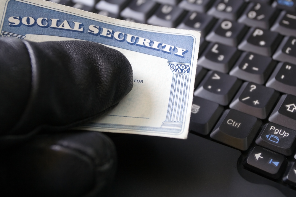 identity theft and social security card, internet crime online